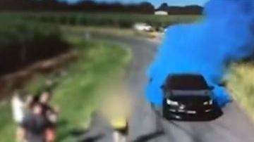 El vehículo sacó humo y segundos después sucedió algo extraordinario.