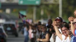 Unos 34 pueblos costeros se unieron a la cadena humana.