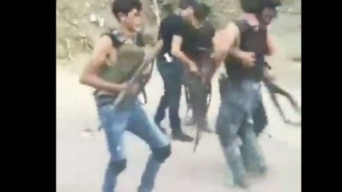 Captan a menores de edad disparando arsenal mientras bailan