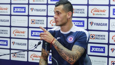 Milton Caraglio, recomendó a su compañero Santiago Giménez tener los pies en la tierra