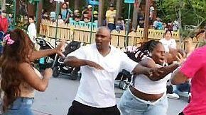 La Policía de Anaheim comunicó que todas las personas involucradas hacen parte de la misma familia.