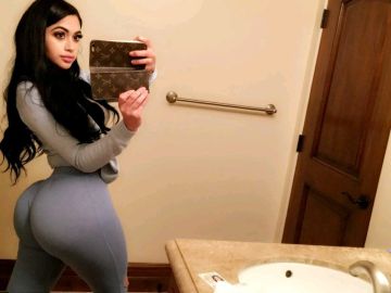 Jailyne Ojeda sorprende a sus fans con foto en bikini y cargando un