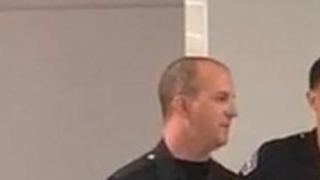 Juan Rivera con la policía