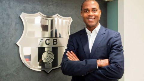 Patrick Kluivert regresó a Barcelona para tomar las riendas de las inferiores blaugranas.