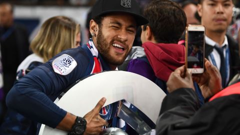 El PSG le abre la puerta de salida a Neymar y confirma contacto con el Barcelona.