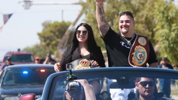 Andy Ruiz festeja su título mundial.