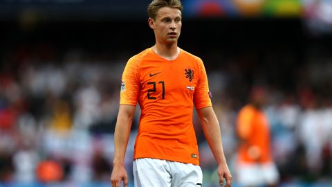 Frenkie De Jong con la playera de Holanda.