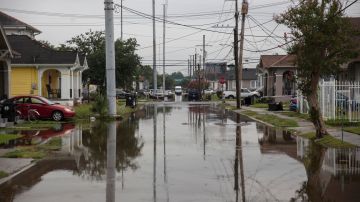 New Orleans ya tiene calles inundadas.