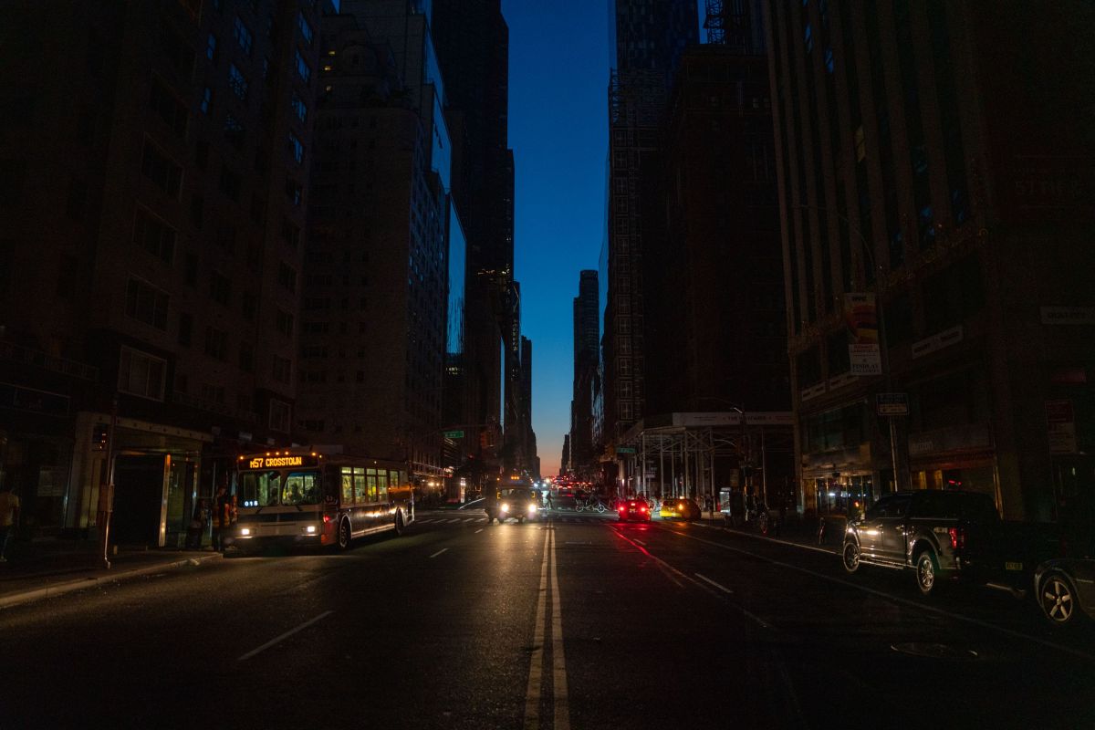 Miles de neoyorquinos están sin energía eléctrica.