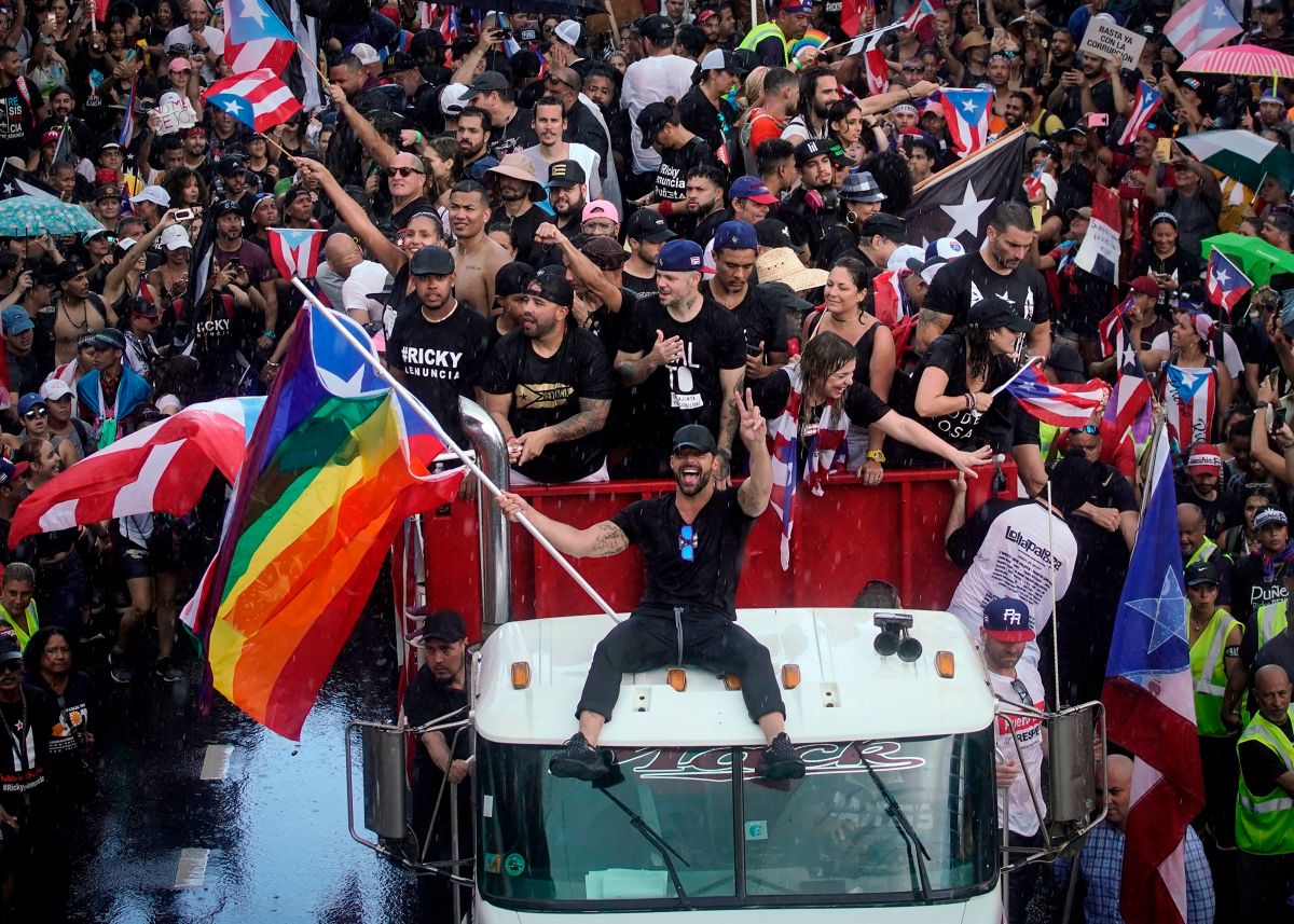 Puerto Rican singer Ricky Martin (C), alongside Puerto Rican rapper Rene Perez, aka Residente, march along Las Americas highway as they take part of a national strike demanding Puerto Rico's Governor Ricardo Rossello resignation in San Juan, Puerto Rico on, July 22, 2019. - Angry protesters blocked the main road in Puerto Rico's capital on Monday as they launched what was expected to be the largest yet of a wave of demonstrations seeking the resignation of the US territory's embattled governor. (Photo by Eric Rojas / AFP)        (Photo credit should read ERIC ROJAS/AFP/Getty Images)