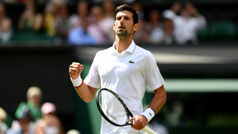 Djokovic celebra su pase a la siguiente ronda de Wimbledon.
