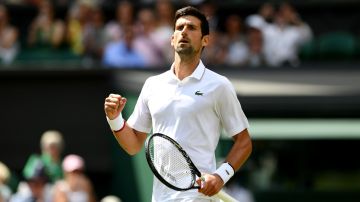 Djokovic celebra su pase a la siguiente ronda de Wimbledon.