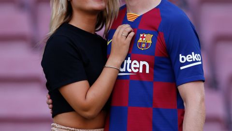 La guapísima novi de Frenkie De Jong no deja de acaparar miradas en Barcelona.