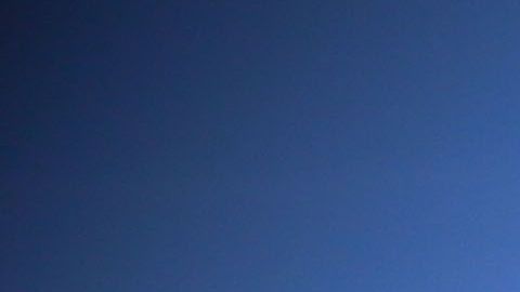 Trabajadores agrícolas cosechan lechuga en un campo fuera de Brawley, California, en el Valle Imperial.