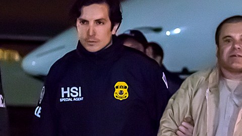 Joaquín "El Chapo" Guzmán cuando fue entregado a autoridades de EEUU.