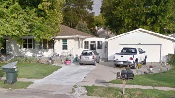 La casa de Sioux City, Iowa, donde supuestamente estaba retenida la joven víctima de dos detenidos por tráfico de seres humanos.