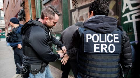 En el informe ICE destaca 16 casos de "detainers" rechazadas en California.