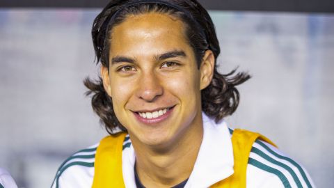 La Liga de España le llama “estrella” a Lainez; Betis ni a la banca lo manda.