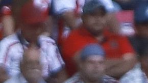 El ex de Chivas se hizo expulsar en forma infantil a los 23 minutos por un impresionante planchazo