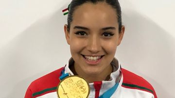 Paula Fregoso, de Guadalajara, con su medalla de oro en Lima.