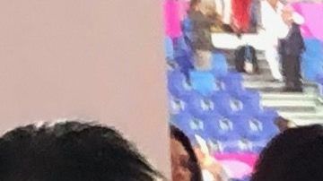 Daniela Souza y su premio tras una jornada de cuatro combates ganados.