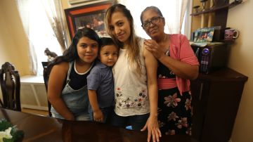 Alma Centeno, quien fue liberada por ICE tras dos meses de encierro, anda feliz junto a sus hijos y su familia, a la espera de que una corte defina su futuro