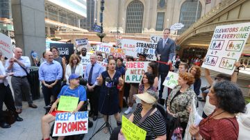 Protesta para que Cuomo incluya reparaciones urgentes al Subway