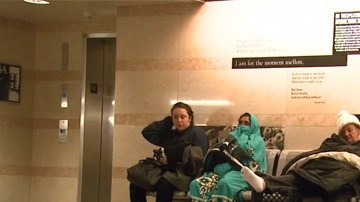 Personas sin hogar en la estación
