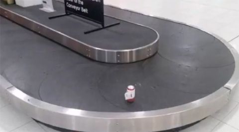 Lata de cerveza facturada.