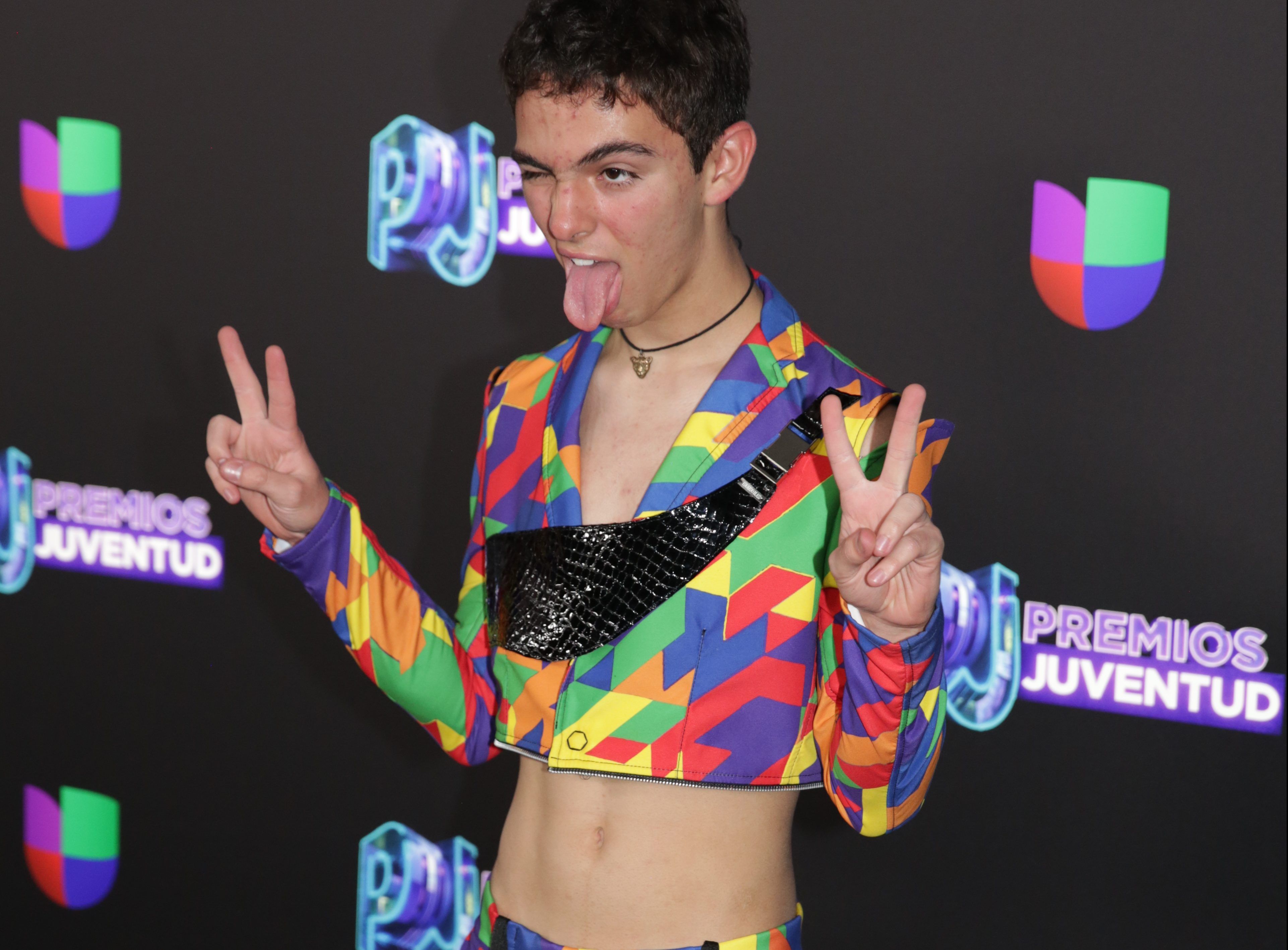 Brutal! Joaquín Bondoni, actor de serie gay, y las burlas por su atuendo en  Premios Juventud - El Diario NY