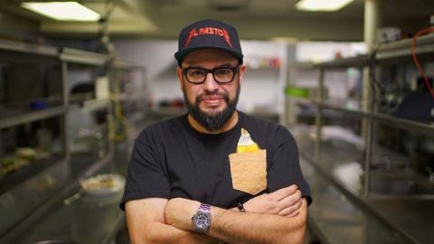 Carl Ruiz en la cocina de La Cubana.