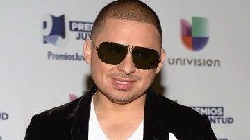 Larry Hernández