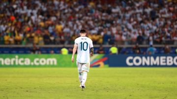 BELO HORIZONTE - JULY 02: Lionel Messi abandona la cancha luego de la eliminación de Argentina frente a Brasil en la Copa América 2019