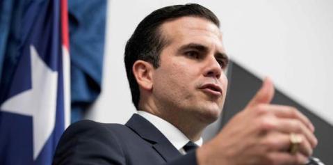 Las versiones sobre el paradero del gobernador de Puerto Rico son contradictorias.