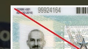 Un inmigrante que comete un delito podría perder su 'green card'.