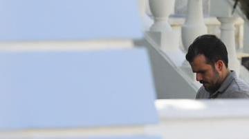 El gobernador Ricardo Rosselló  en el llamado Jardín Hundido de La Fortaleza.