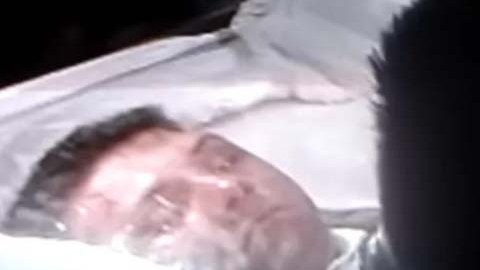 Sergio Gómez en su ataúd.