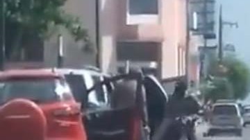 Un conductor captó el momento del secuestro.