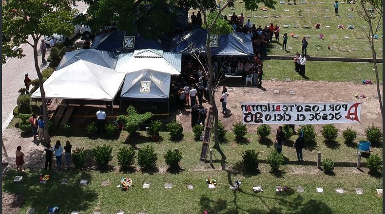 Las fotos del entierro privado de Óscar y Valeria en El Salvador, padre ...