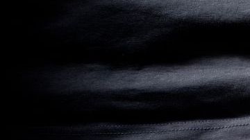 El hombre enfureció al ver a su mujer acompañada de otro.