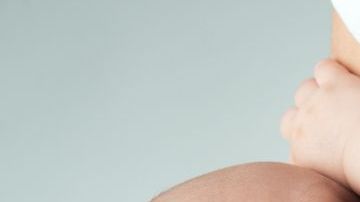 Amamantar al bebé es también una forma de crear un vínculo amoroso entre la madre y el pequeño.