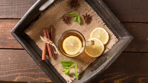 Las propiedades que aporta la combinación de canela y laurel reducen la inflamación del vientre y disminuyen la acumulación de grasa en el abdomen.