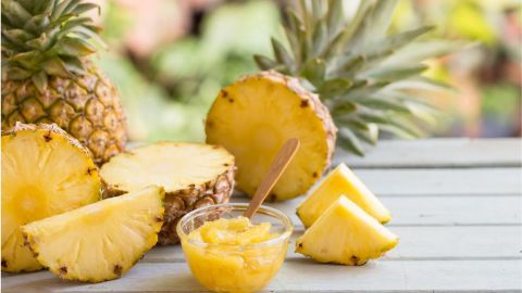 La piña es una excelente fuente de antioxidantes, agentes que previenen el envejecimiento prematuro.