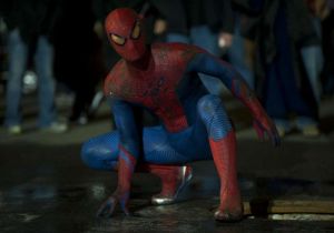 VIDEO: Spider-Man escaló puente de Nueva York durante las protestas por la muerte de George Floyd