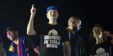 Ayer, miércoles, varios artistas de calibre internacional protestaron junto a miles de puertorriqueños por la salida del gobernador de Puerto Rico, Ricardo Rosselló.