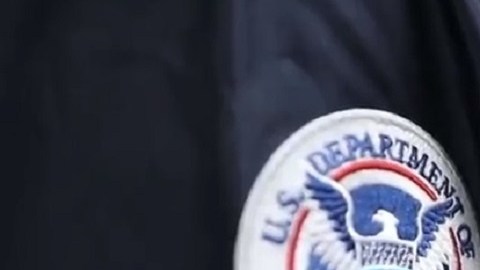 Trump afirma que indocumentados deben salir del país