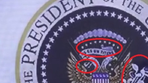 El sello incluye tres elementos que se critican a Trump: su amor por el dinero, el golf  y su relación con Rusia.