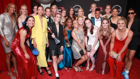 Las jugadoras de la Selección Femenina de Estados Unidos han festejado a lo grande su histórico triunfo en Francia 2019.