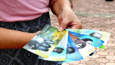 Los billetes fueron impresos en seis denominaciones.