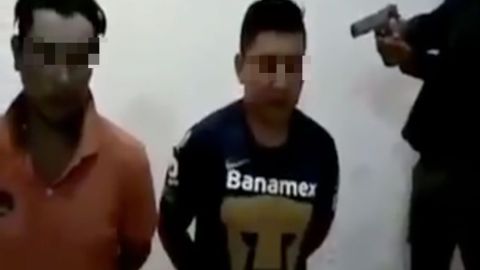 VIDEO: Con pistola en mano sicarios interrogan a 2, esto fue lo que confesaron